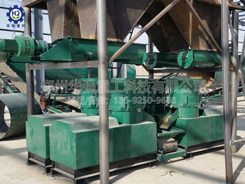 四臺(tái)平模擠壓造粒機(jī)